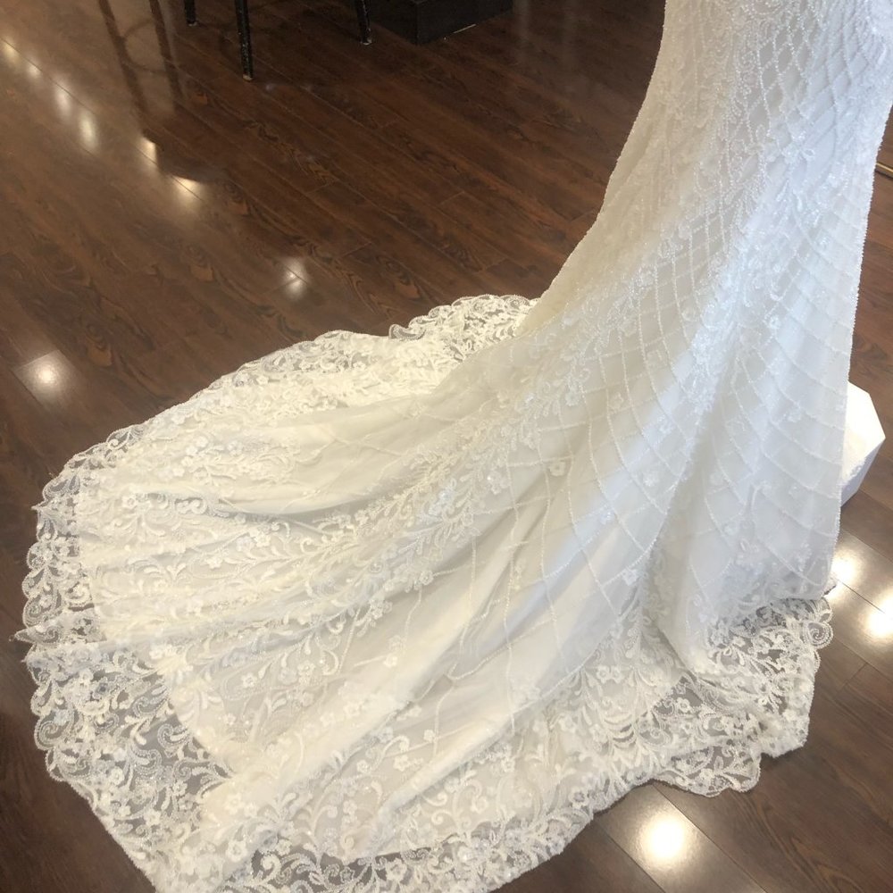 Wedding dress - Picture 8 of 13